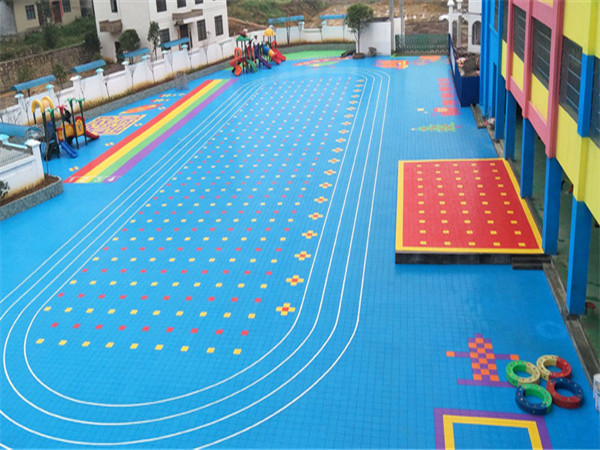 博超懸浮地板為什么強(qiáng)烈受到幼兒園運(yùn)動(dòng)場地歡迎